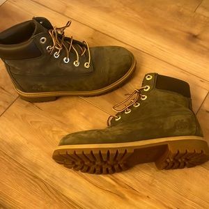 Timberland boots size 4.5M - also available in all black.